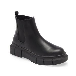 bp Niya Lug Sole Chelsea Boot